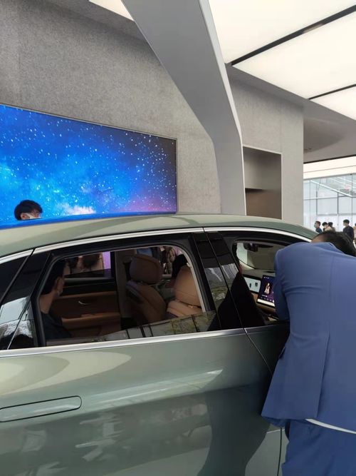 元旦實(shí)探華為賣(mài)車(chē) 首款鴻蒙汽車(chē)96小時(shí)預(yù)定6500多臺(tái),能否攪動(dòng)車(chē)市